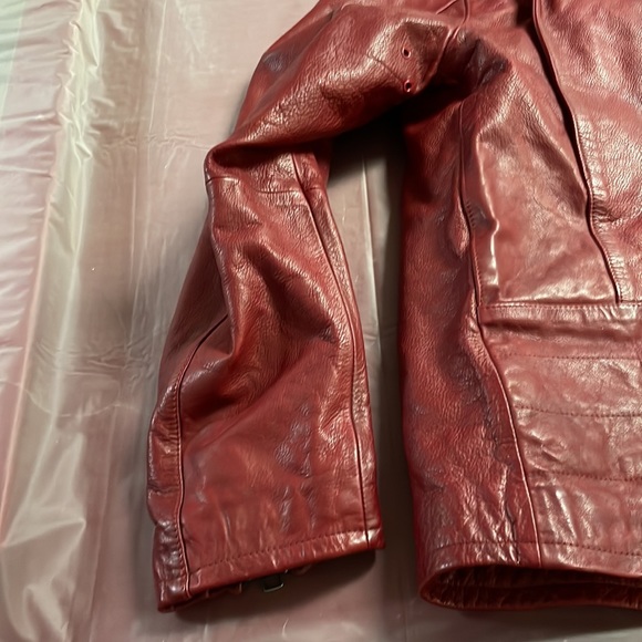 NWT men’s burgundy heavy leather jacket. Very well designed with brass zippers - Picture 16 of 16